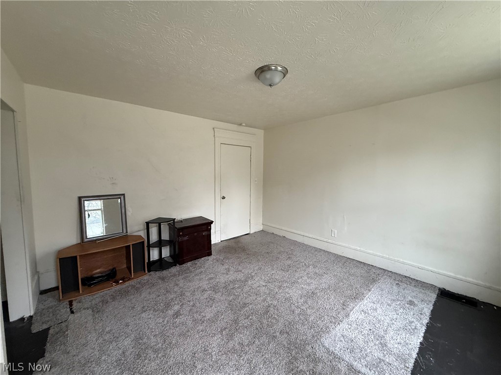 M & M Halles - Residential Income