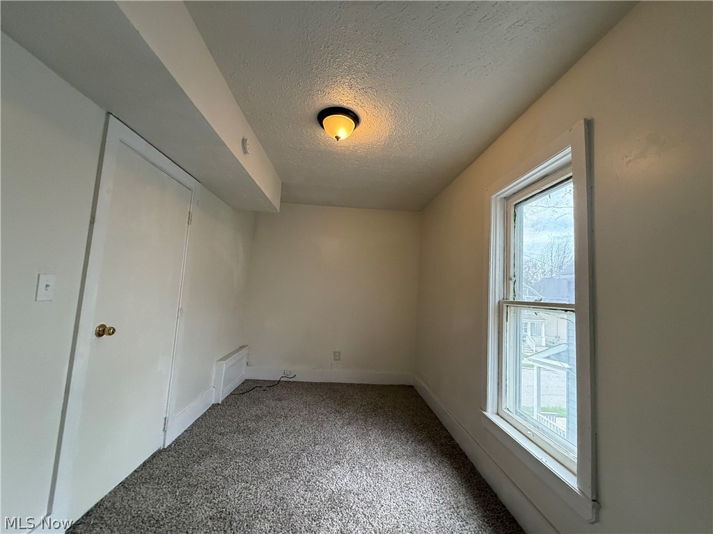 M & M Halles - Residential Income