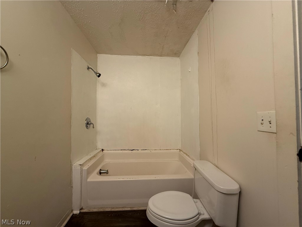 M & M Halles - Residential Income