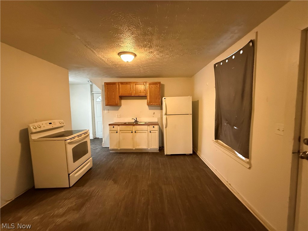 M & M Halles - Residential Income