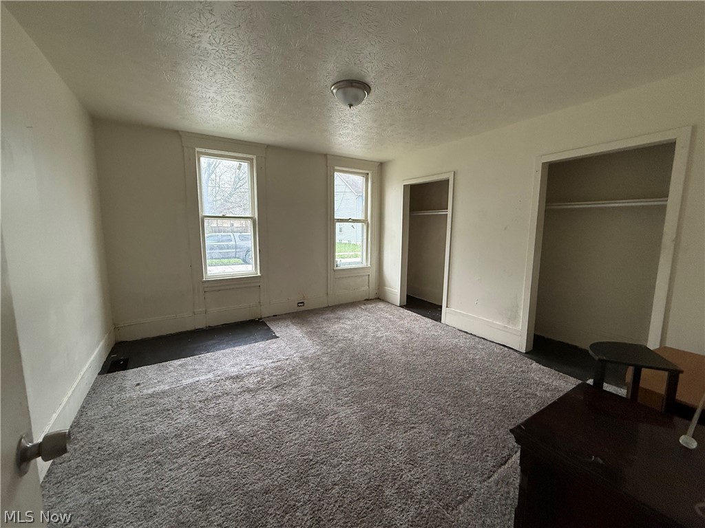 M & M Halles - Residential Income