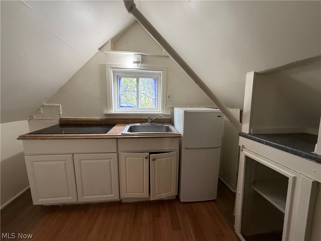 M & M Halles - Residential Income