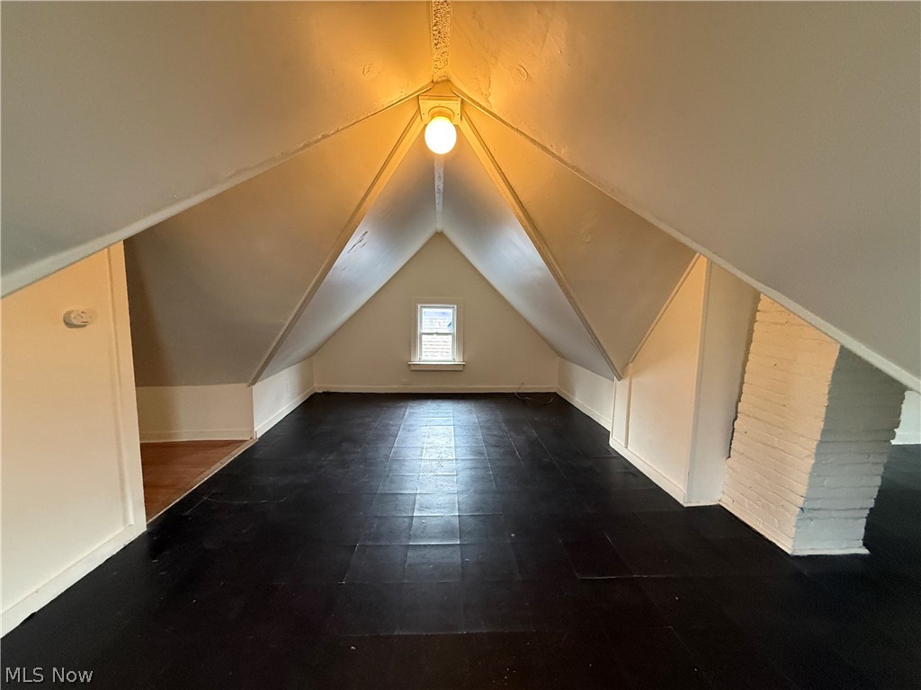 M & M Halles - Residential Income