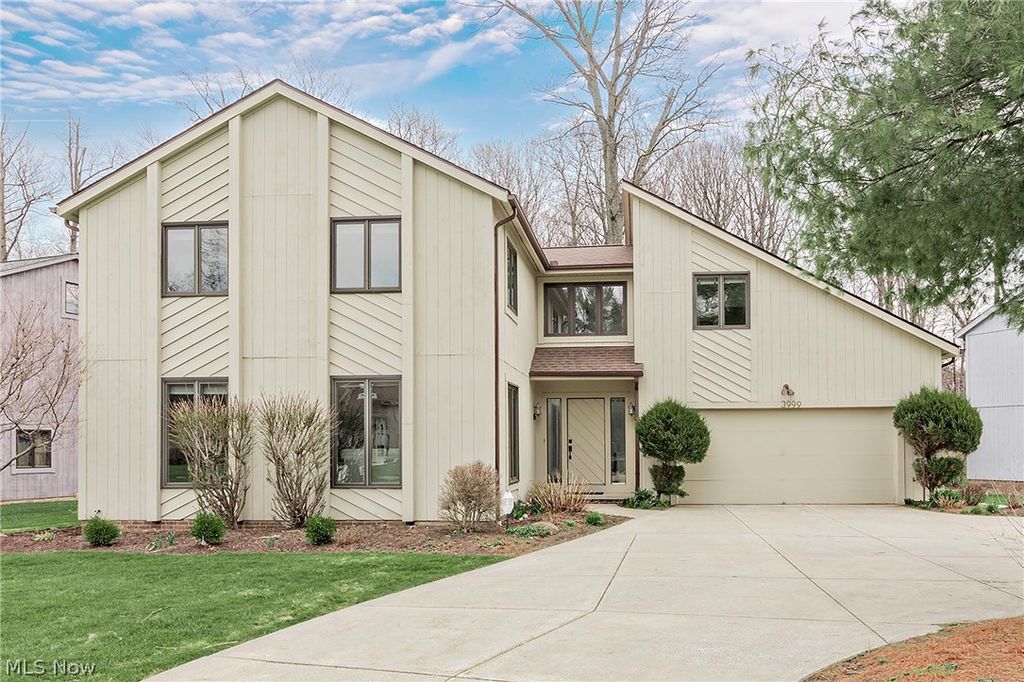 Photo of 3999 Orangewood Drive, Orange, OH 44122 (MLS # 5196928)