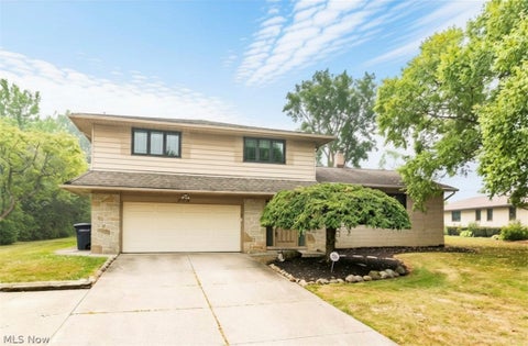 Homes For Rent - 25150 Cardington Drive<br/> Cuyahoga County, Beachwood, OH 44122