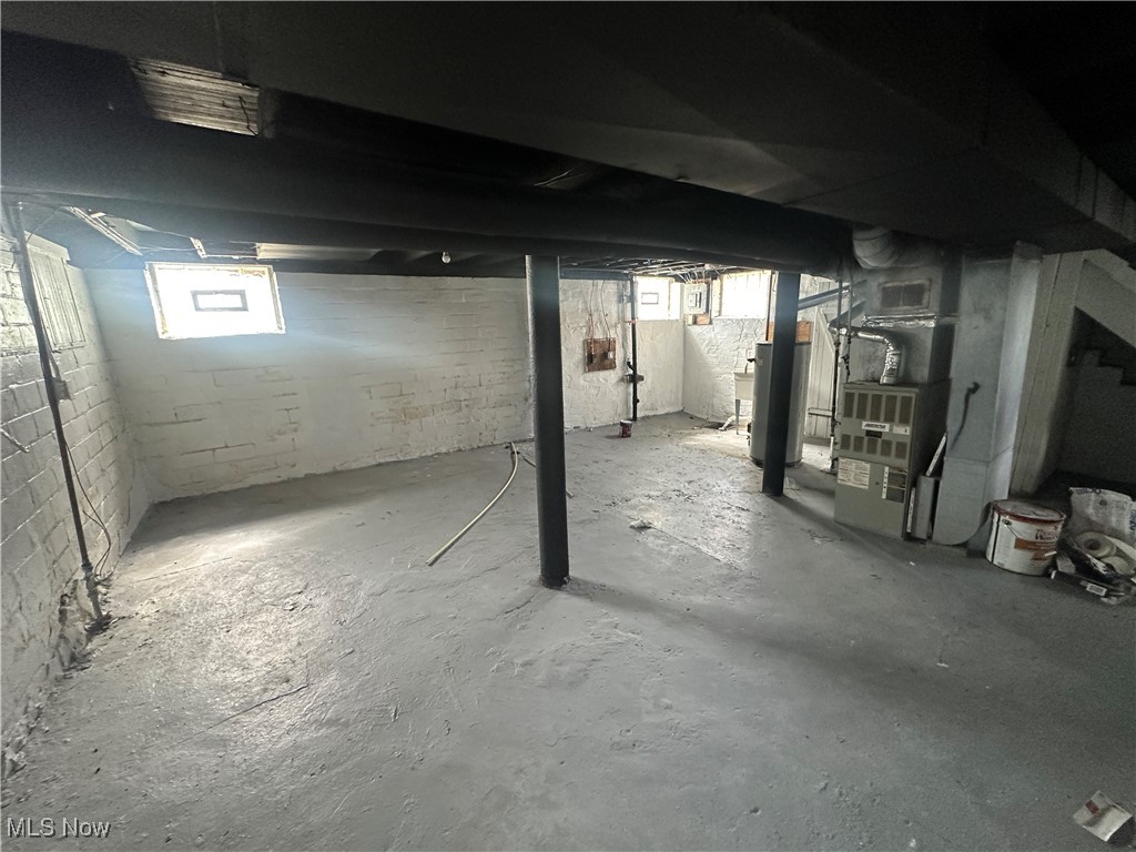 East Cleveland, Ohio 44112, United States, 3 Bedrooms Bedrooms, ,1 BathroomBathrooms,Residential,Pending,99835