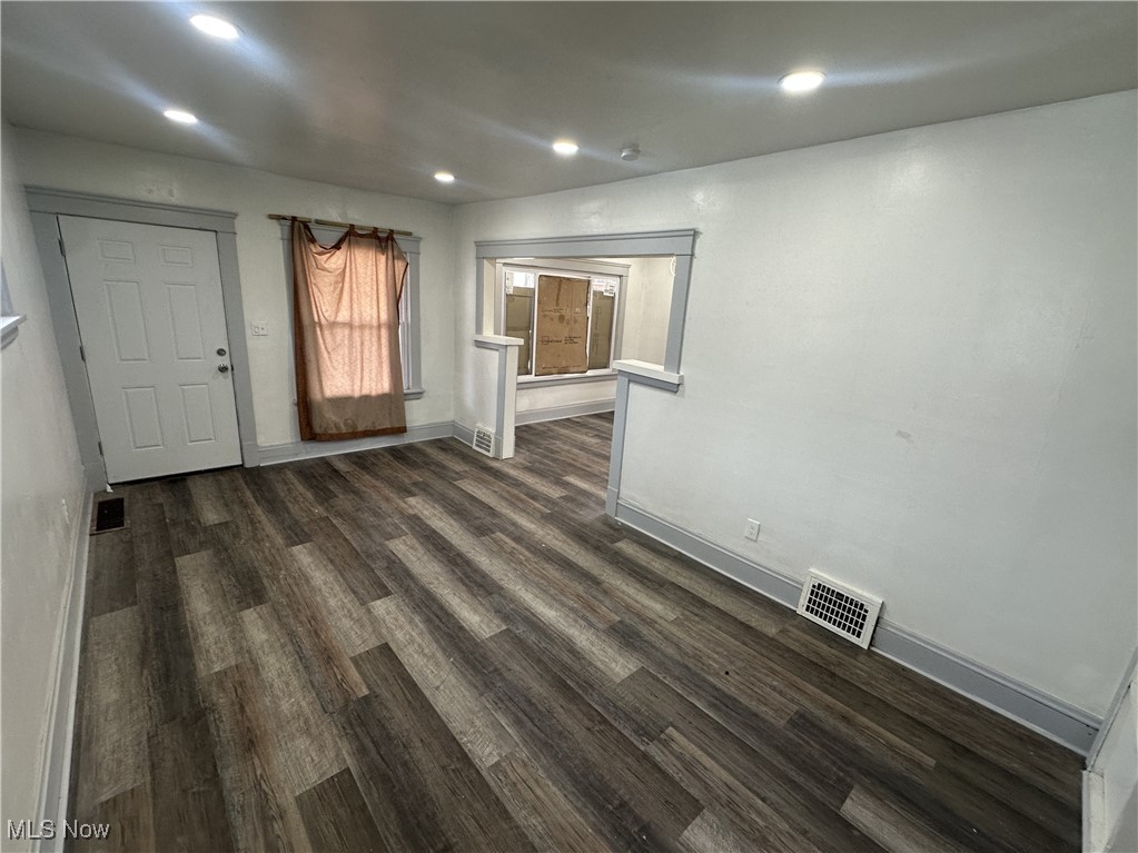 East Cleveland, Ohio 44112, United States, 3 Bedrooms Bedrooms, ,1 BathroomBathrooms,Residential,Pending,99835