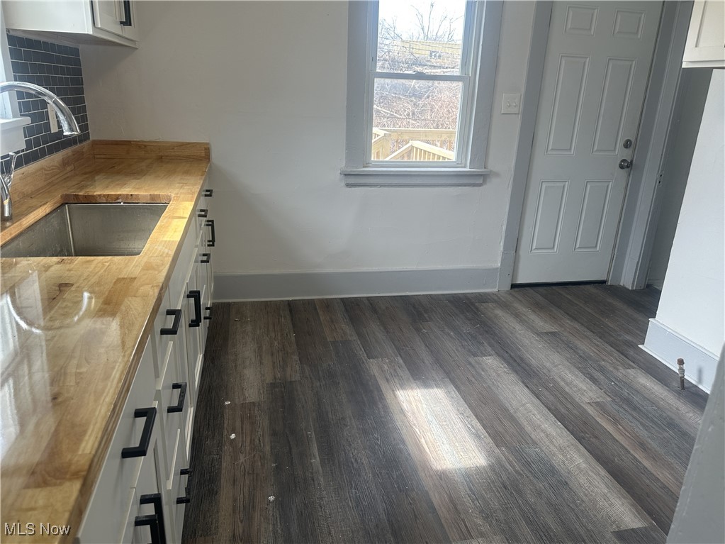 East Cleveland, Ohio 44112, United States, 3 Bedrooms Bedrooms, ,1 BathroomBathrooms,Residential,Pending,99835