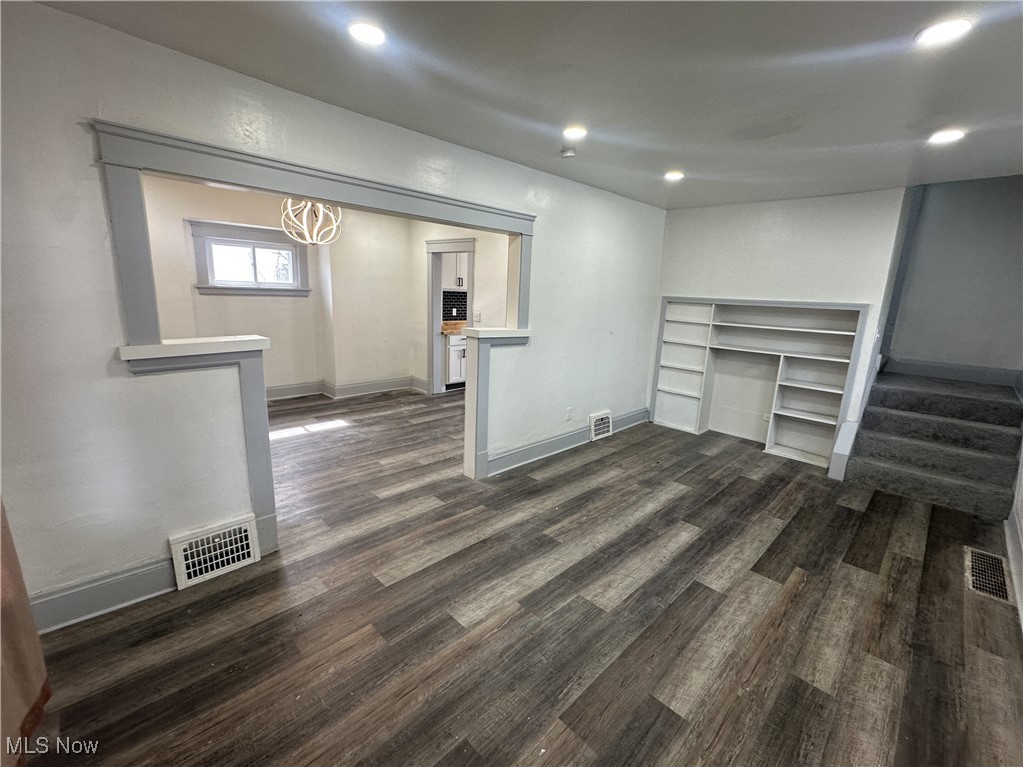 East Cleveland, Ohio 44112, United States, 3 Bedrooms Bedrooms, ,1 BathroomBathrooms,Residential,Pending,99835