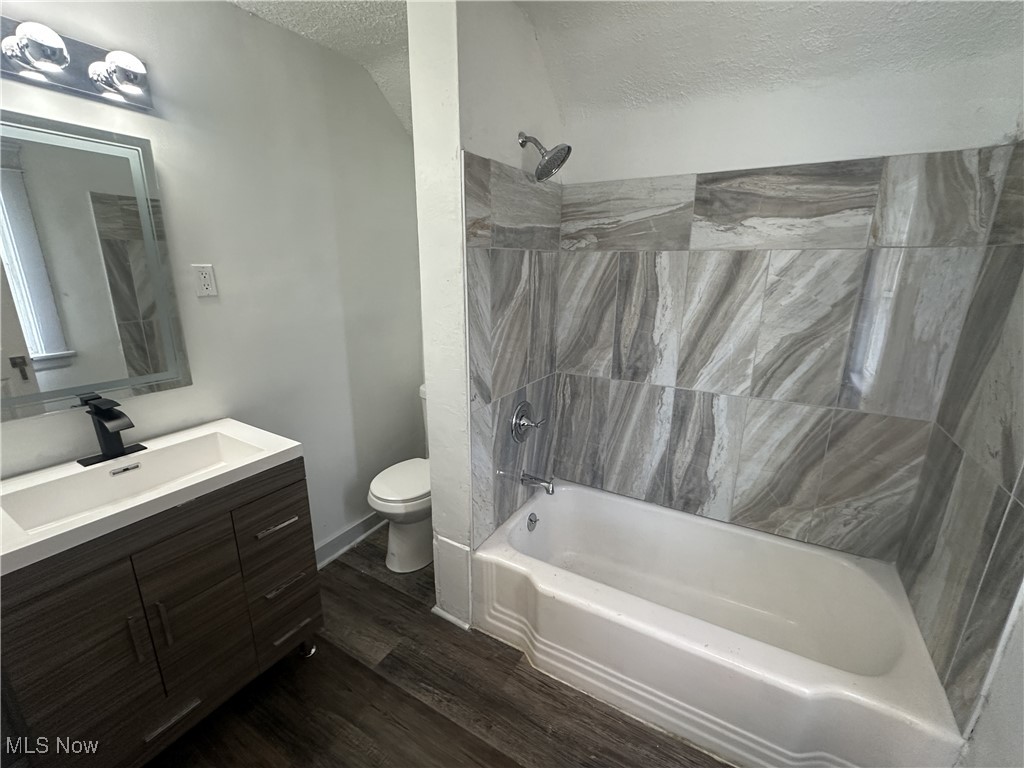 East Cleveland, Ohio 44112, United States, 3 Bedrooms Bedrooms, ,1 BathroomBathrooms,Residential,Pending,99835