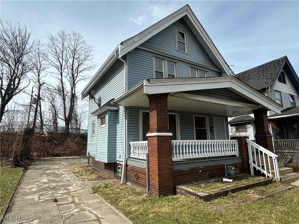 East Cleveland, Ohio 44112, United States, 3 Bedrooms Bedrooms, ,1 BathroomBathrooms,Residential,Pending,99835