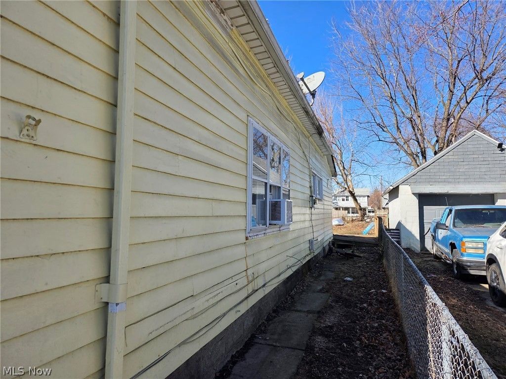 Photo of 1335 Peck Street, Toledo, OH 43608 (MLS # 5194379)