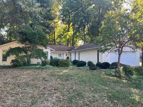 Homes For Sale - 5851 Mills Creek Lane<br/> Lorain County, North Ridgeville, OH 44039
