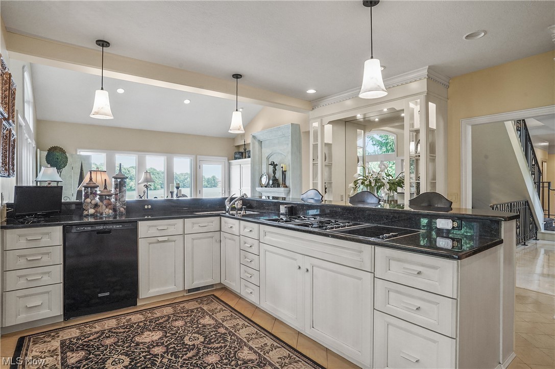 Village Crystal Lakes Condo - Residential