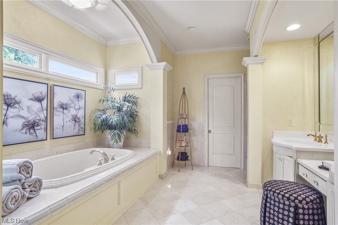 Village Crystal Lakes Condo - Residential