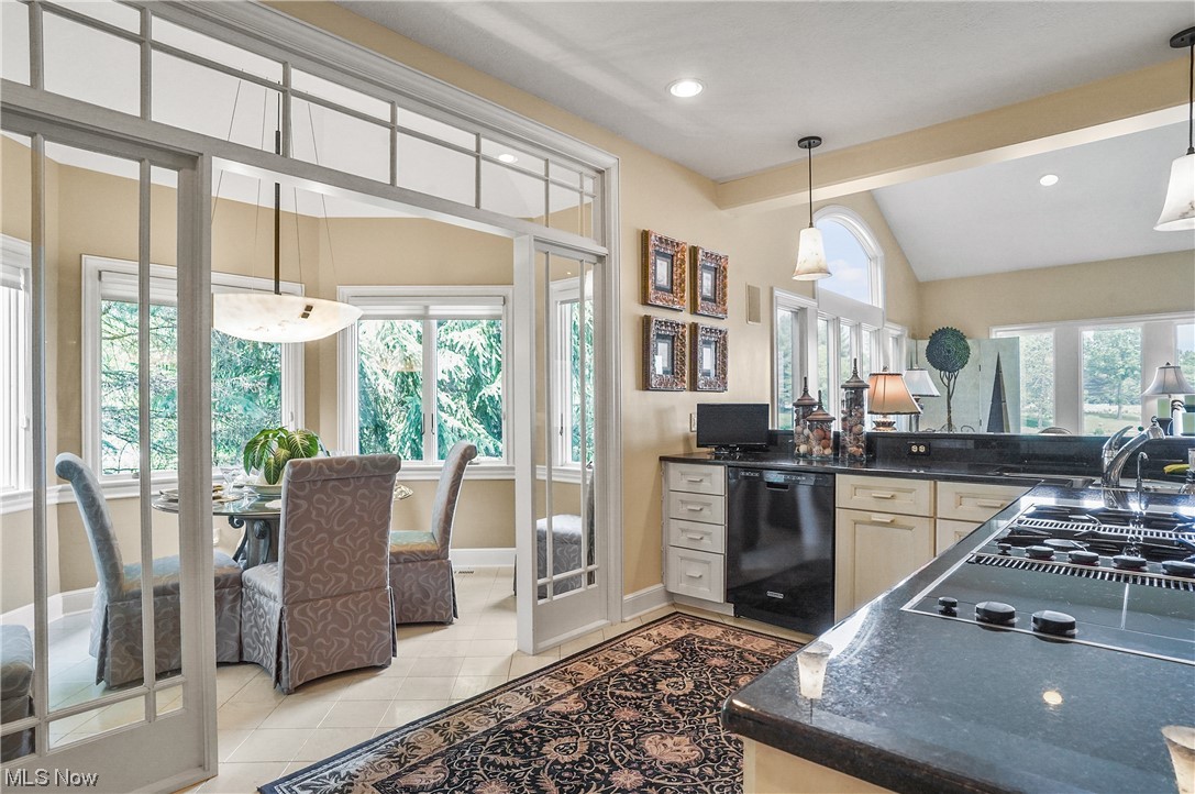 Village Crystal Lakes Condo - Residential