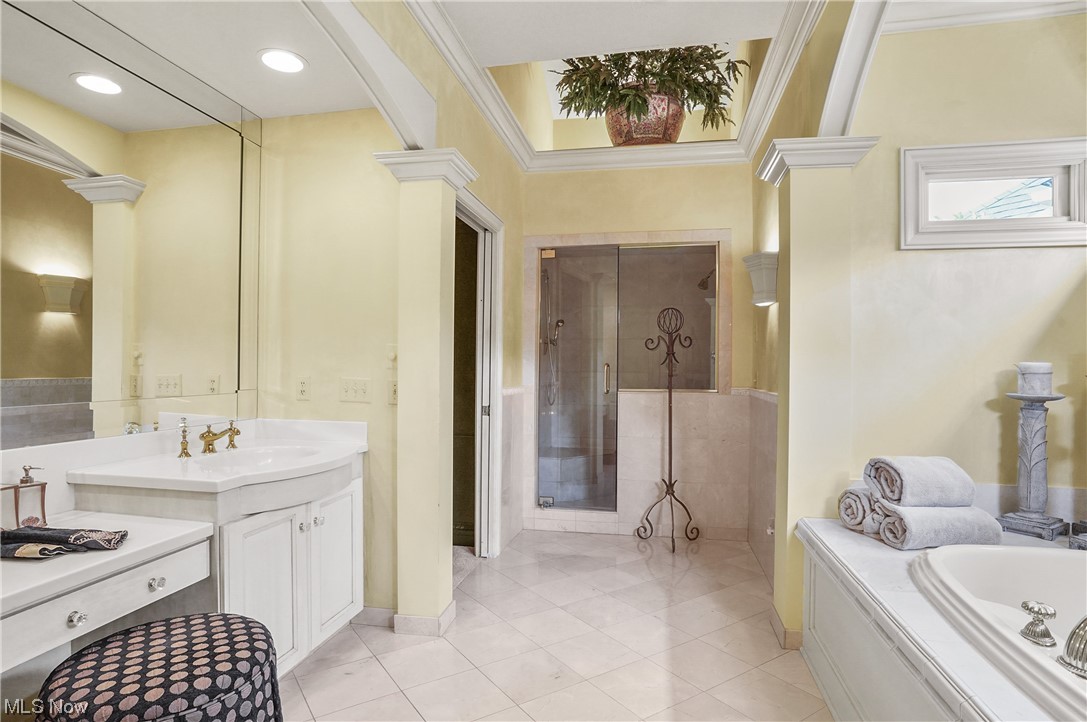 Village Crystal Lakes Condo - Residential