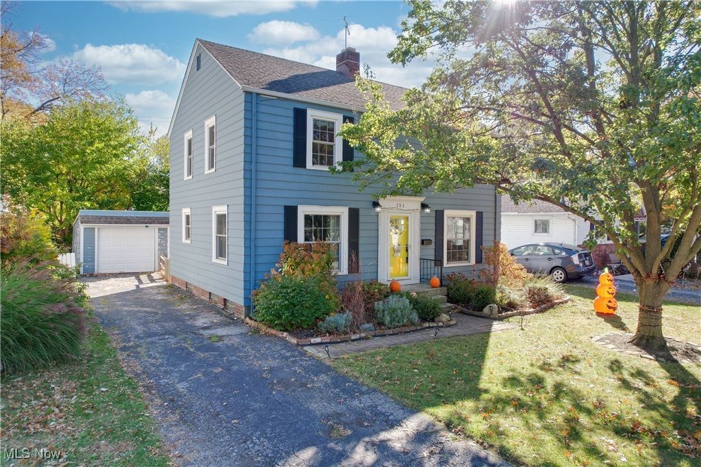 Photo of 151 Inwood Boulevard, Avon Lake, OH 44012 (MLS # 5167987)