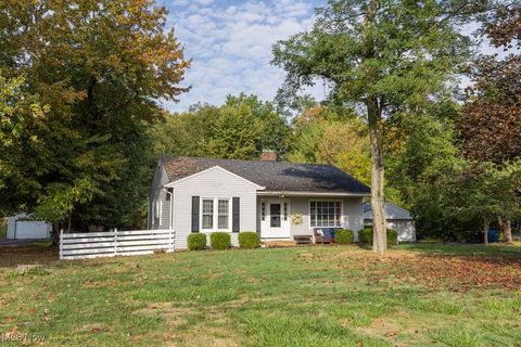 7828 Lewis Road Olmsted Falls OH 44138