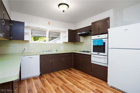 Tiny photo for 894 Sutherland Avenue, Akron, OH 44314 (MLS # 5179452)