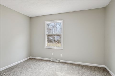 Tiny photo for 2829 Tibbetts Wick Road, Hubbard, OH 44425 (MLS # 5190621)