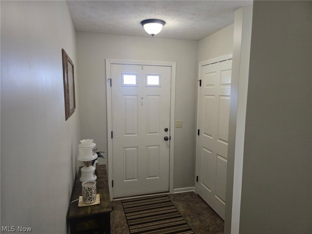 Photo of 313 Breckenridge Oval Oval, Elyria, OH 44035 (MLS # 5200906)