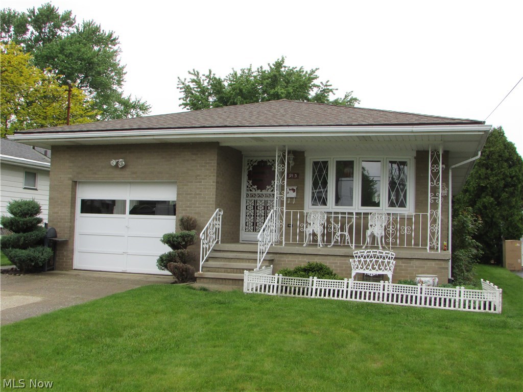 Welcome home to 913 Curtis Ave! This 3 bd, 2 ba all brick ranch has so much to offer. The nice size bedrooms all have hardwood floors with larger closets and the full bath is newly updated (2015). The living room and dining area both have gorgeous bay windows that bring in an abundance of natural light. Fresh paint and carpet are the newest updates to the upper level. The lower level boasts a fabulous rec room and a wood burning fireplace you'll love on those chilly nights. This incredible room gives you an extra 600 sqft of living space! other updates to the rec room include new carpet (2015), laminent flooring (2015), and glass block windows (2015). There is also another full bath and oversized laundry room with tons of storage space to complete this lower level. In the backyard enjoy the patio with a privacy fence. There are also large trees at property line for your added privacy. Walking distance from restaurants, shops and Riverfront! Other updates include roof (tear off 2014), h