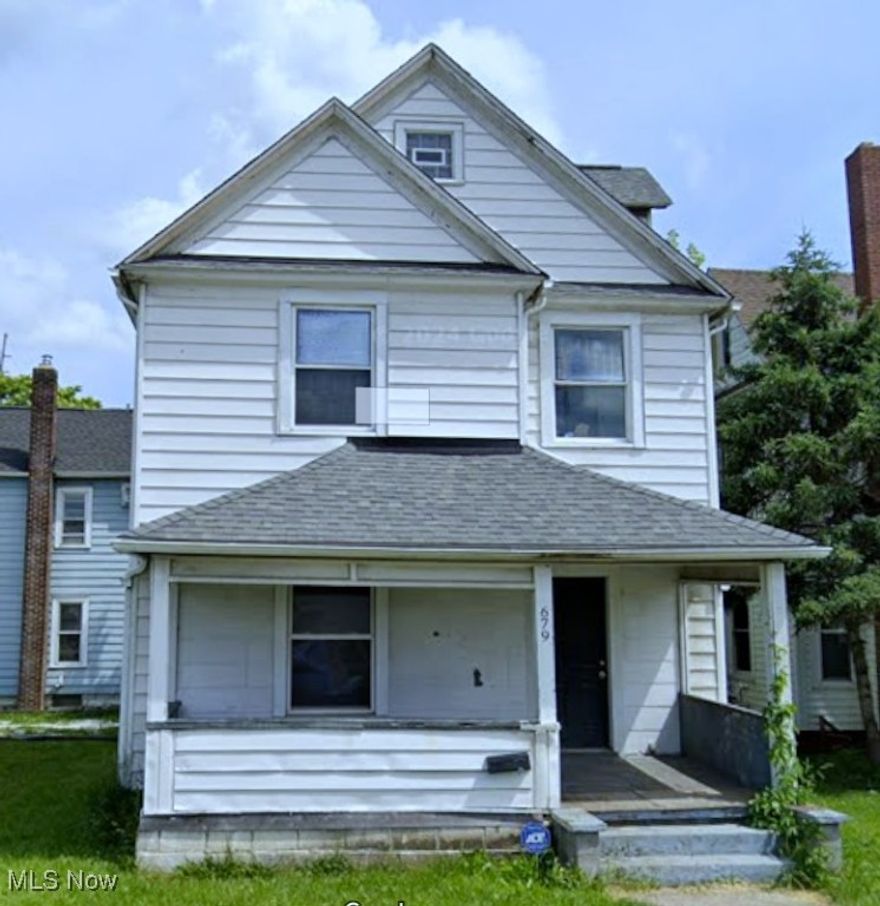 Charming 3-bedroom home within walking distance to Downtown Barberton’s lively shops, dining, and entertainment, as well as the beauty of Lake Anna Park. Perfectly situated with quick access to Akron, Cleveland, Wooster, Rittman, and Wadsworth—this home offers the best of both worlds: small-town charm with big-city convenience.