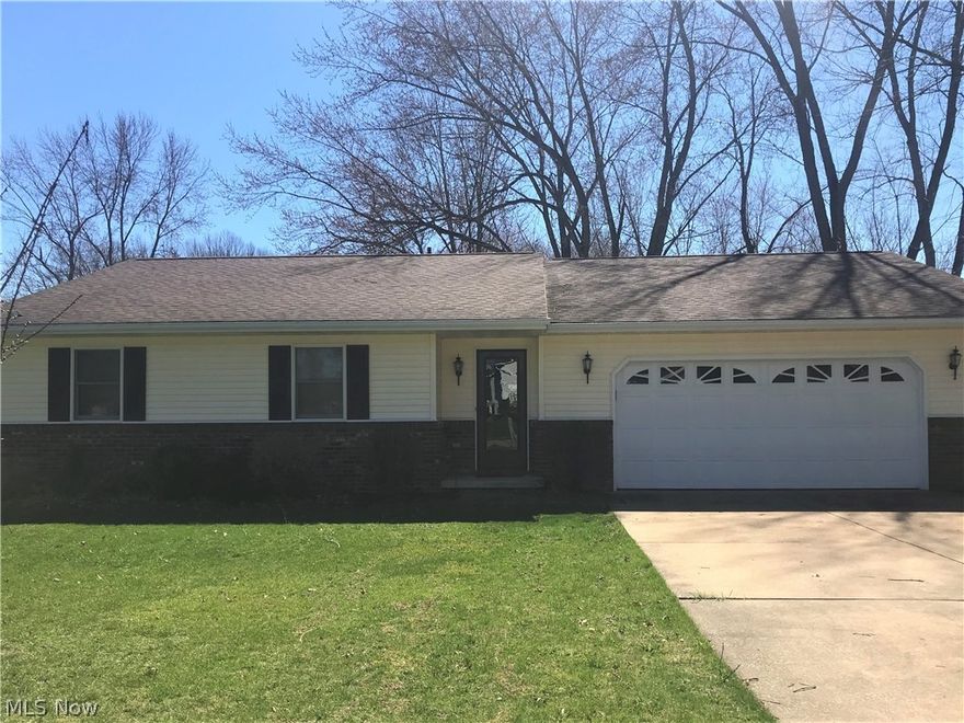 3 Bedroom Ranch home. Located in nice neighborhood in Niles. Red oak trim doors through out the house. Family room with a gas fireplace. Dinning room with large kitchen. Nice good size deck with sliding door in back. Central air. Large  two car  attached garage with garage door opener. Dead end street. Seller will leave the riding mover for new buyer. 75x197 lot and more.