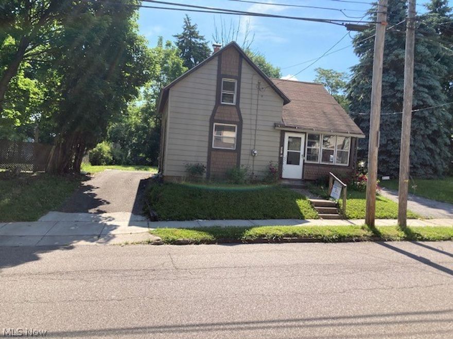 Move in ready
Home Warranty 
1/2 mile from university of Akron, the University Roo Express bus passes at the front door.
Water and Gas Lines from street to the house are 10 Years old
Furnace 10 Years old 
HWT 5 Years 
Bathroom remodeled 5 Years ago. 
Carpet 5 years old
Wood floor (Kitchen and living room) 8 years old.  
Off street parking 
New price $44,900.00
Home Warranty