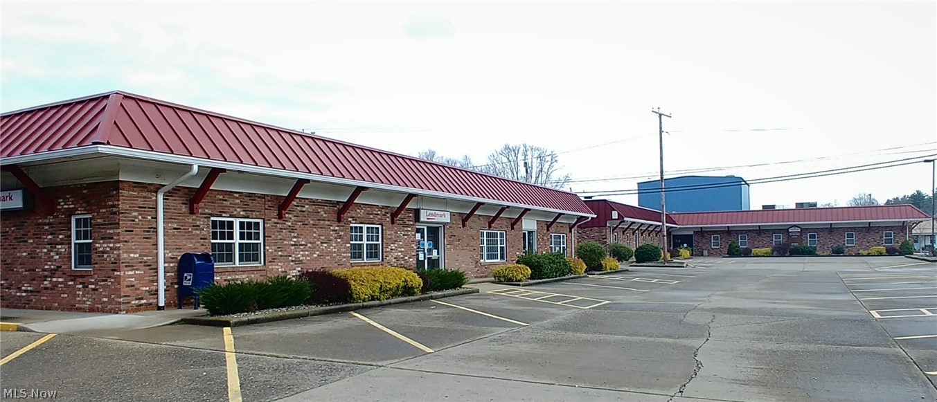 Approximately 550 square feet of office space available. Lease includes heating, cooling, electric, water/sewer, trash, janitorial services of the restrooms and real estate taxes paid from the landlord. Tenant responsible for the internet, communication costs, signage and business-related insurance costs. All leases have common area maintenance included with the monthly rate. Excellent location off Southgate Parkway with ample paved parking. Conveniently located within minutes to amenities such as the Industrial Park, downtown area and I70 interstate access and minutes to the I70/77 interchange.