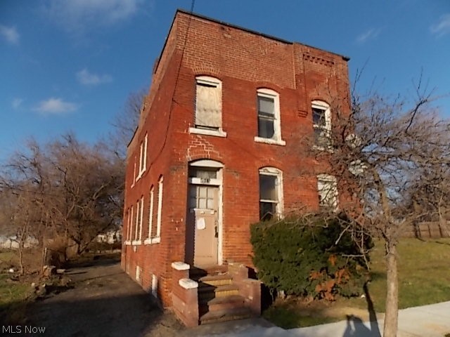 Viewing from the exterior only. List agent has not been inside and has no further information about condition. There may be open city violations and city may demolish buyer to investigate. All information is approximate, buyer to verify. Seller will not complete any repairs to the subject property, either lender or buyer requested. The property is sold in as is condition