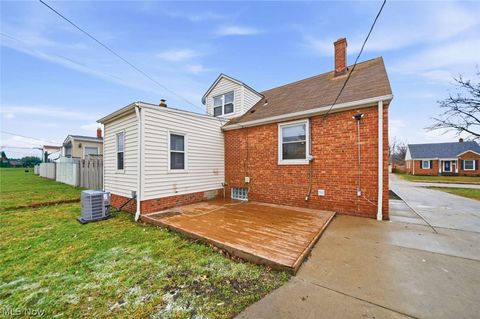 Tiny photo for 325 E 327th Street, Willowick, OH 44095 (MLS # 5187888)