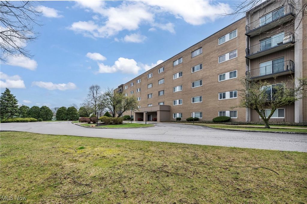 Photo of 20333 Detroit Road #406, Rocky River, OH 44116 (MLS # 5177370)