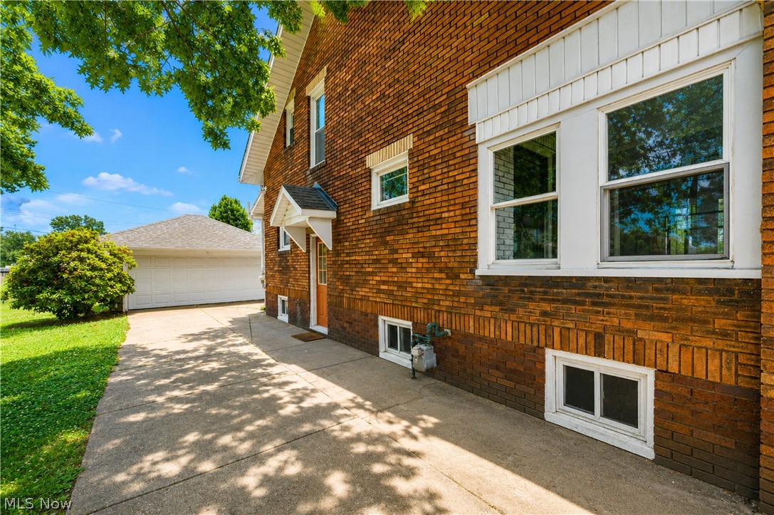 139 East Avenue NE