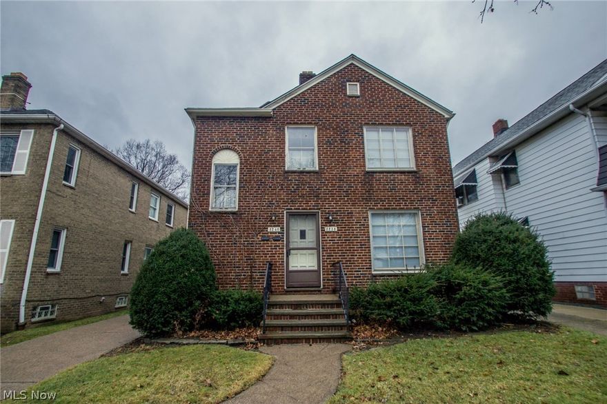 Well kept Lakewood double, close to the highway.