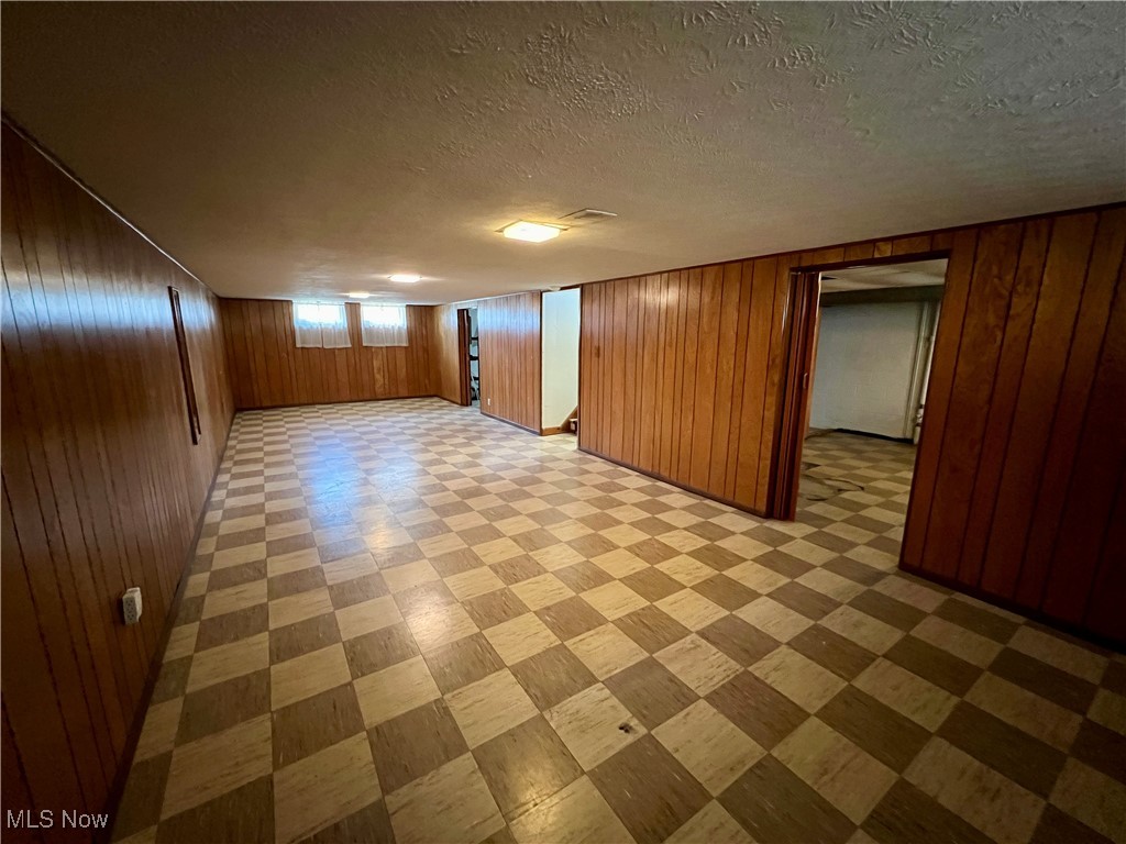 1410 Englewood Drive, Parma, Ohio image 18