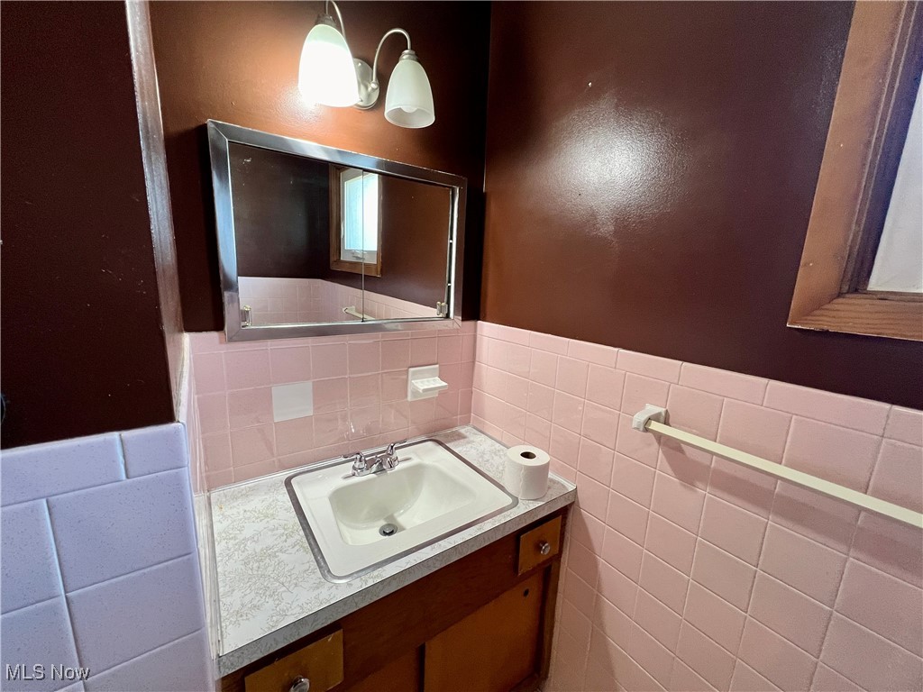 1410 Englewood Drive, Parma, Ohio image 9