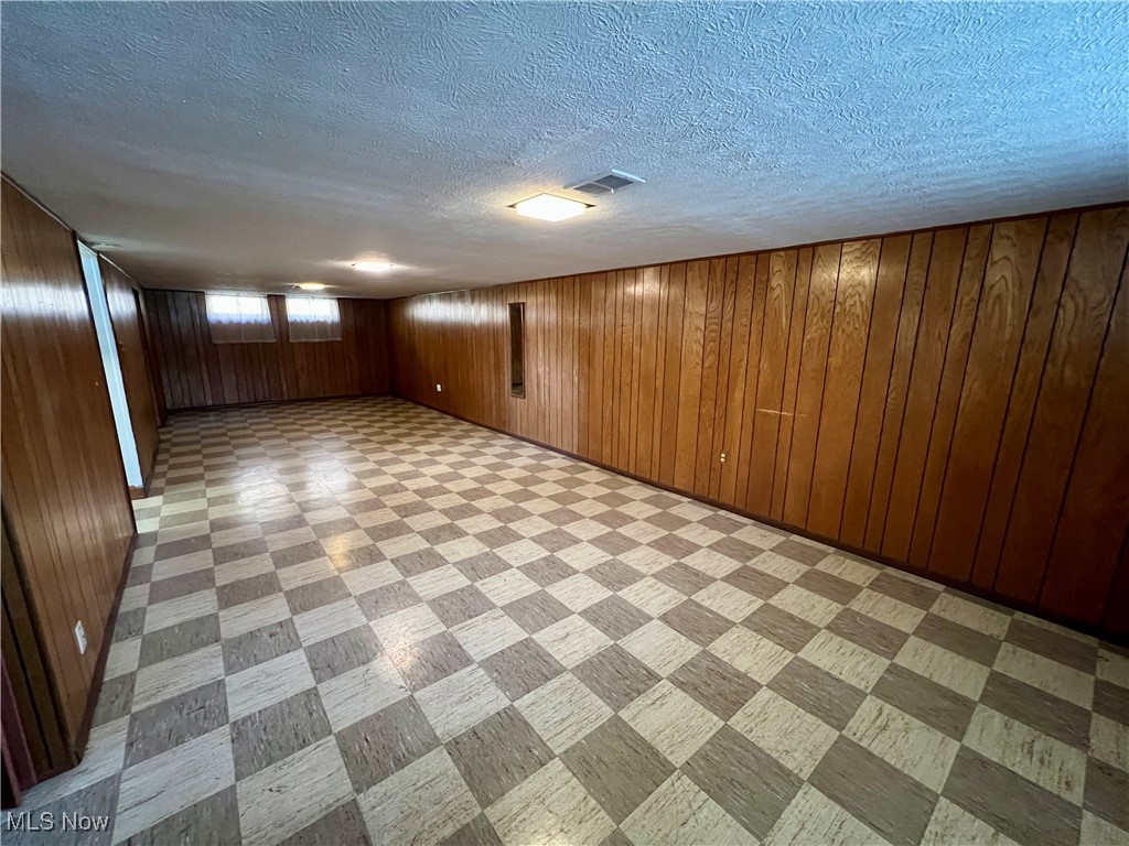 1410 Englewood Drive, Parma, Ohio image 17