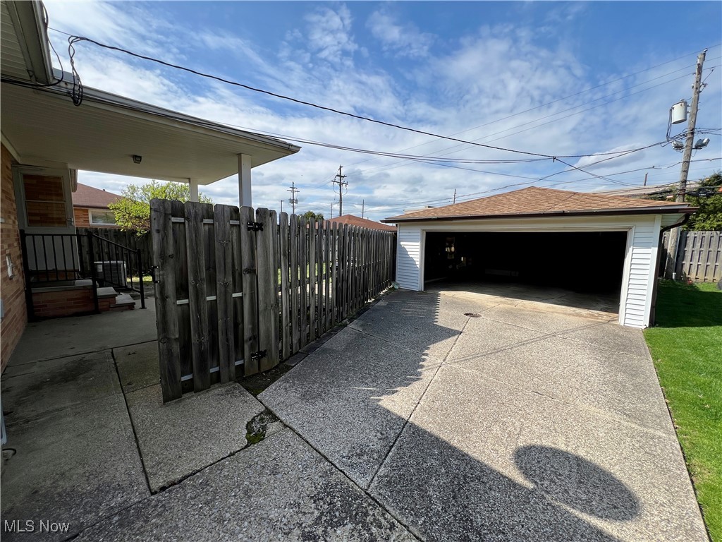 1410 Englewood Drive, Parma, Ohio image 31