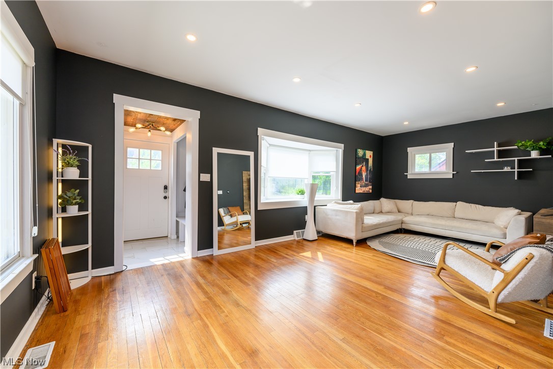 Edward Kneen - Residential