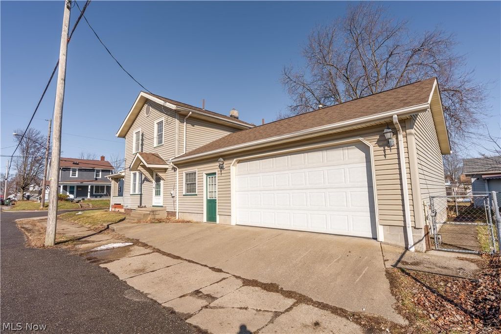 Photo of 1154 Roslyn Avenue SW, Canton, OH 44710 (MLS # 5188337)