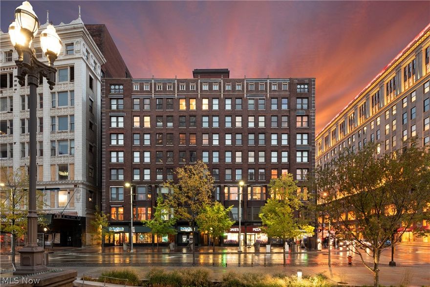 Stylish and elegant rental unit in the heart of downtown Cleveland. This unit offers spectacular views of Public Square and beyond. The condo has great wood moulding, trim, expansive windows overlooking the Square, high ceilings and a balcony. There is an indoor parking space for lease at $225/mo. Don't Miss Out on a Great Lease Opportunity!