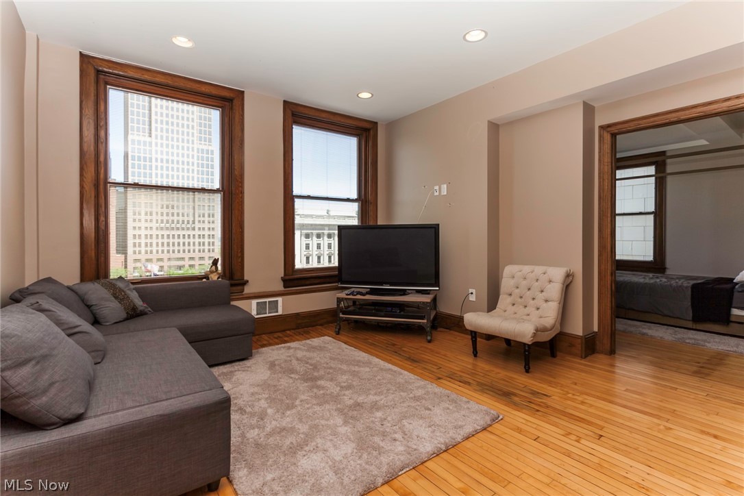 Park Bldg Condos - Residential Lease