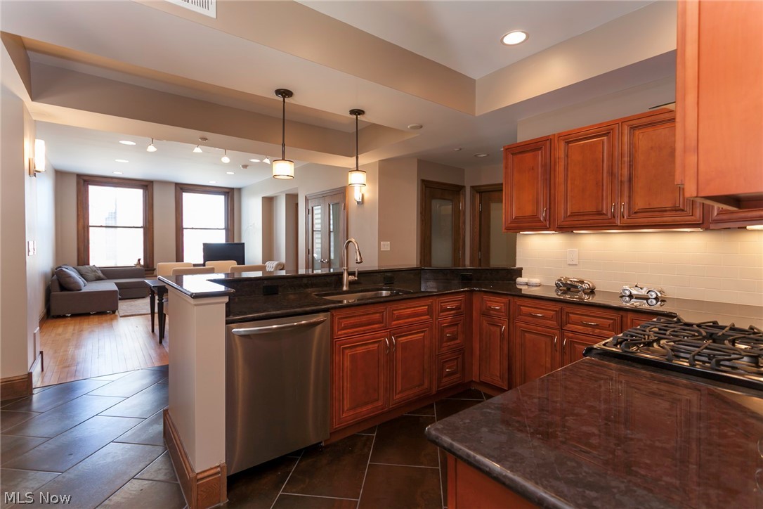 Park Bldg Condos - Residential Lease