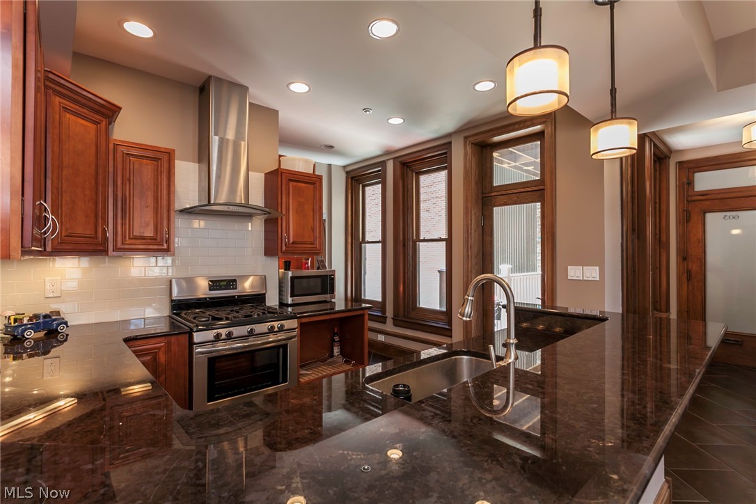 Park Bldg Condos - Residential Lease