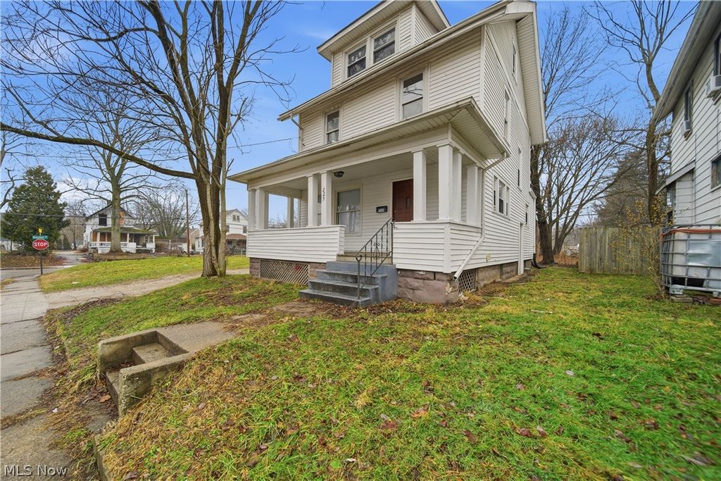 Photo of 225 Cranz Place, Akron, OH 44310 (MLS # 5210587)