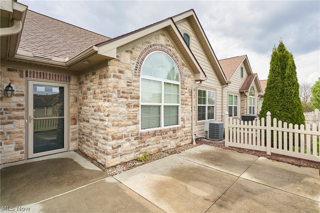 Photo of 1915 Woods Drive, Streetsboro, OH 44241 (MLS # 5205008)