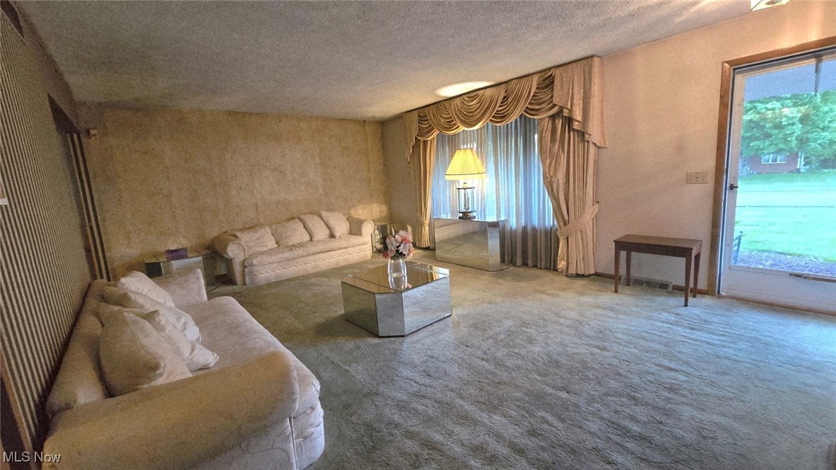 2941 Regal Drive, Warren, Ohio image 2