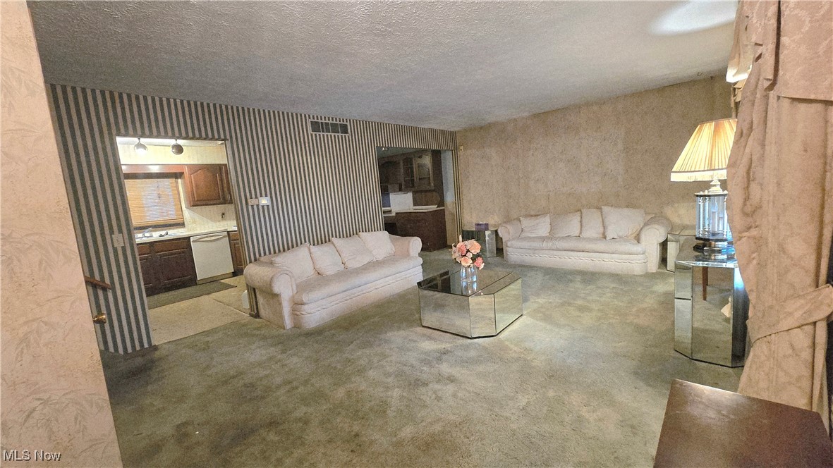 2941 Regal Drive, Warren, Ohio image 3